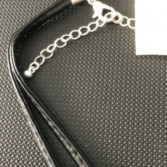 Carol D Studio Zebra Print round cutout disk necklace,black leather,silver tone - Picture 3 of 5